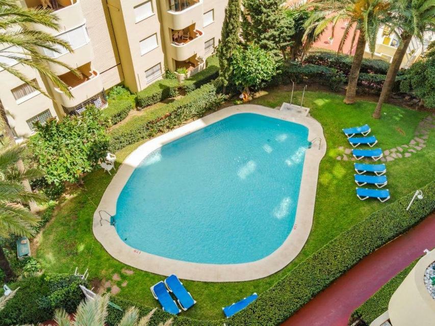 Urbanizacion Puerto Paraiso Estepona Bagian luar foto