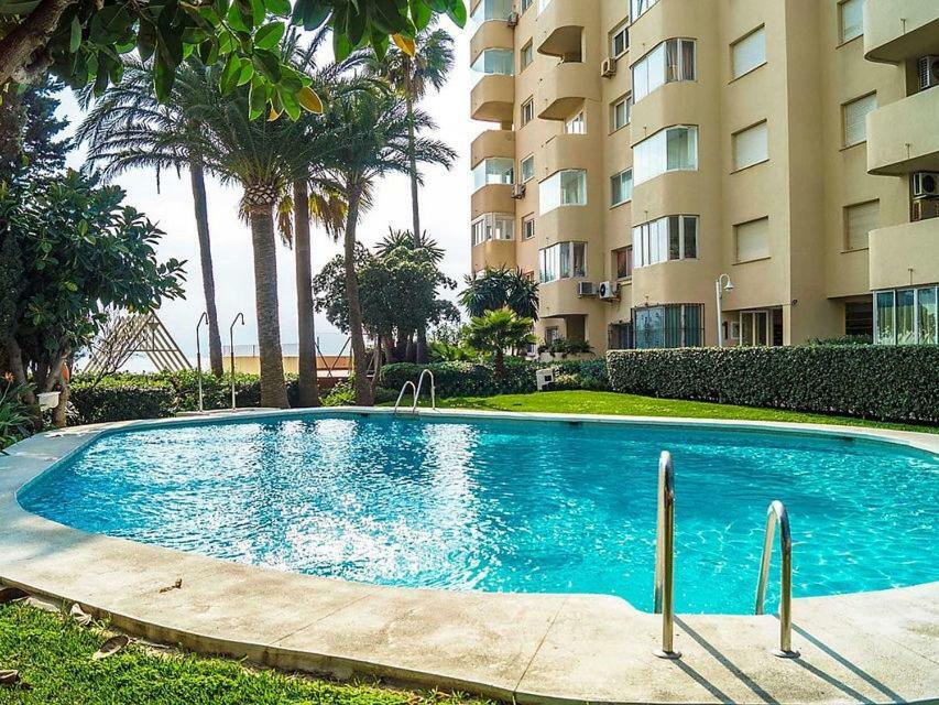 Urbanizacion Puerto Paraiso Estepona Bagian luar foto