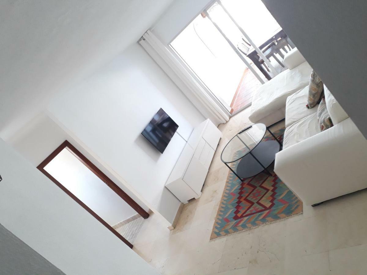 Urbanizacion Puerto Paraiso Estepona Bagian luar foto