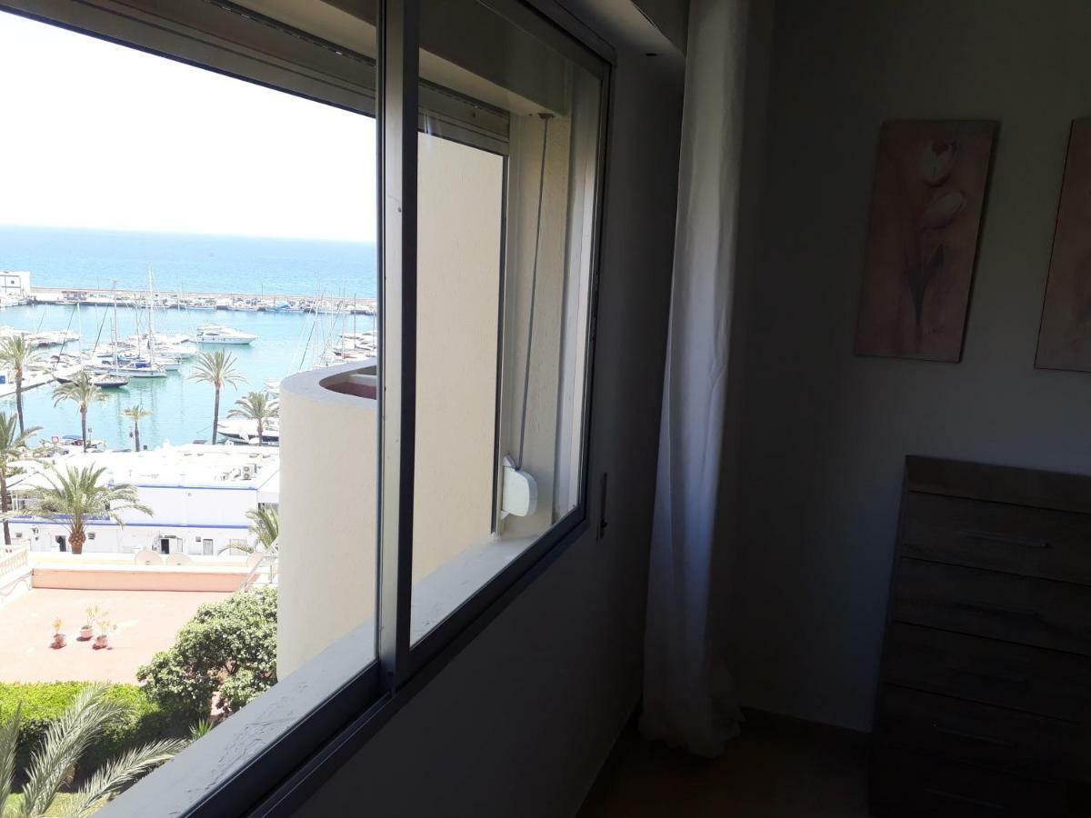 Urbanizacion Puerto Paraiso Estepona Bagian luar foto